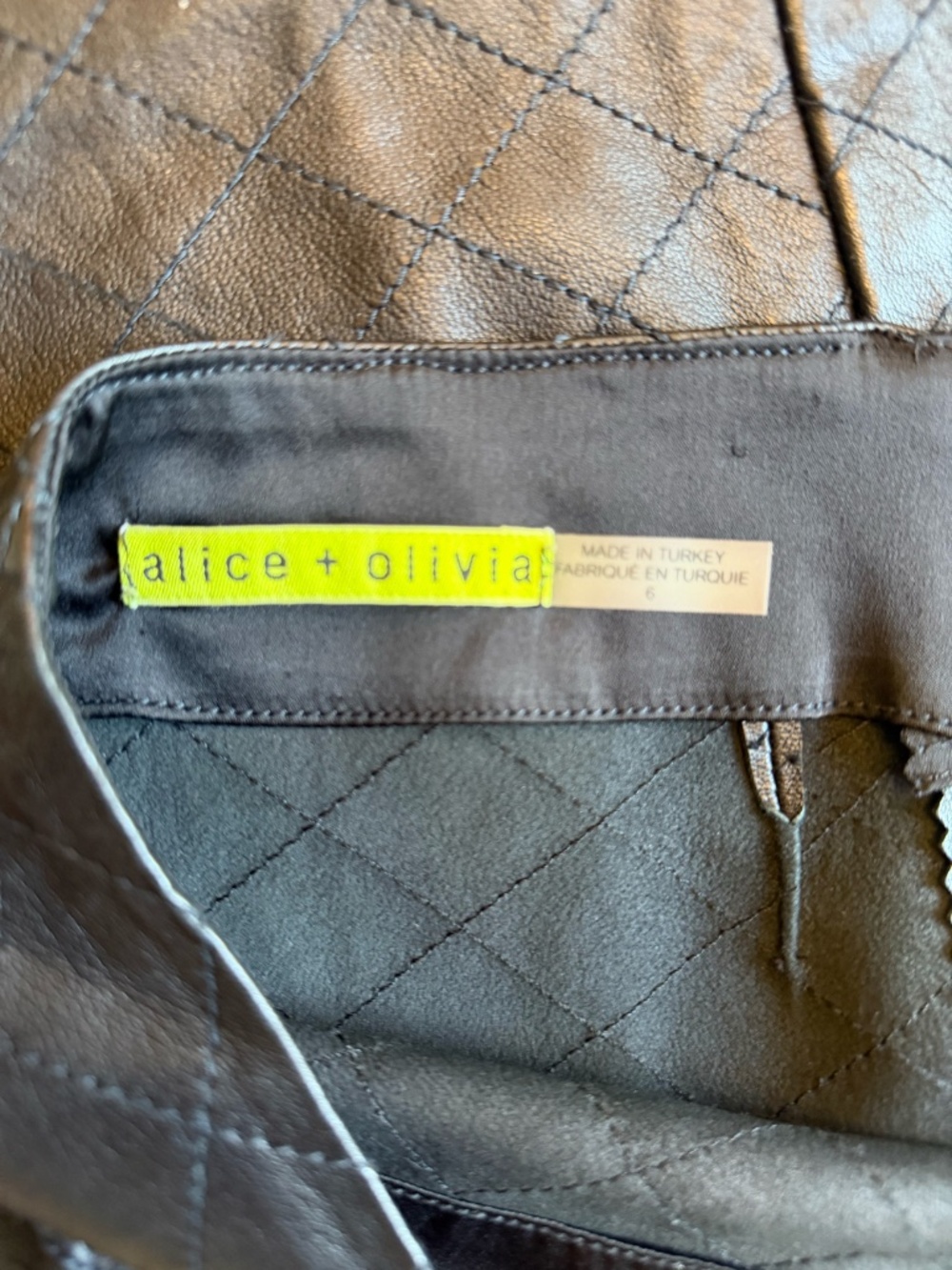Alice + Olivia Quilted Blk leather Mini skirt, 6 - Picture 5 of 5